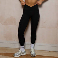 SuperSculpt V-Waist Scrunch Bum Leggings | Deep Black - SALE